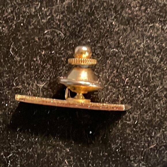 Vintage-1950s-Service Master gold tone & green enamel tie tack/lapel service pin - Picture 6 of 10